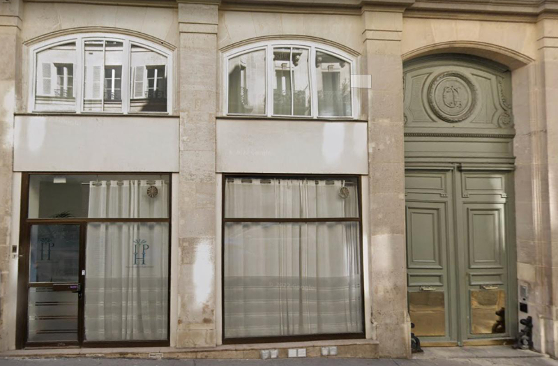 Illustration abstraite ascendante : lignes fluides et cercles subtils vers l’horizon, palette teal/bleu apaisante, sans texte.